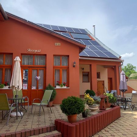 Szent Istvan Wellness Panzio Makó Exterior foto