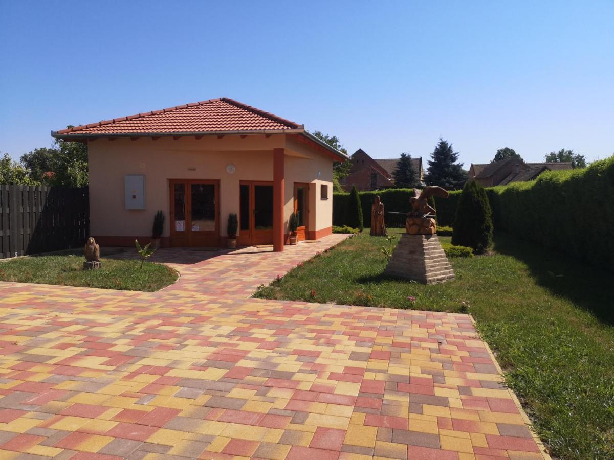 Szent Istvan Wellness Panzio Makó Exterior foto