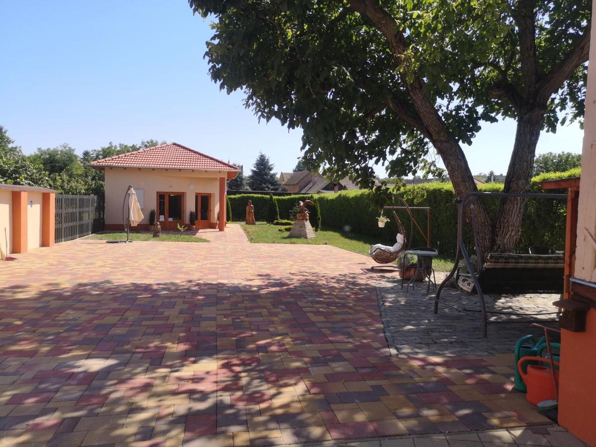 Szent Istvan Wellness Panzio Makó Exterior foto