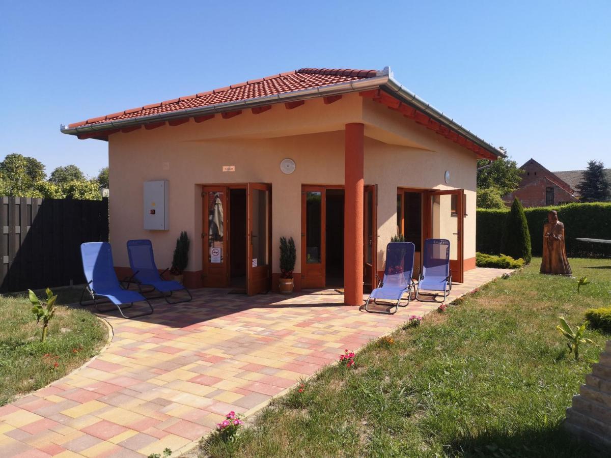 Szent Istvan Wellness Panzio Makó Exterior foto