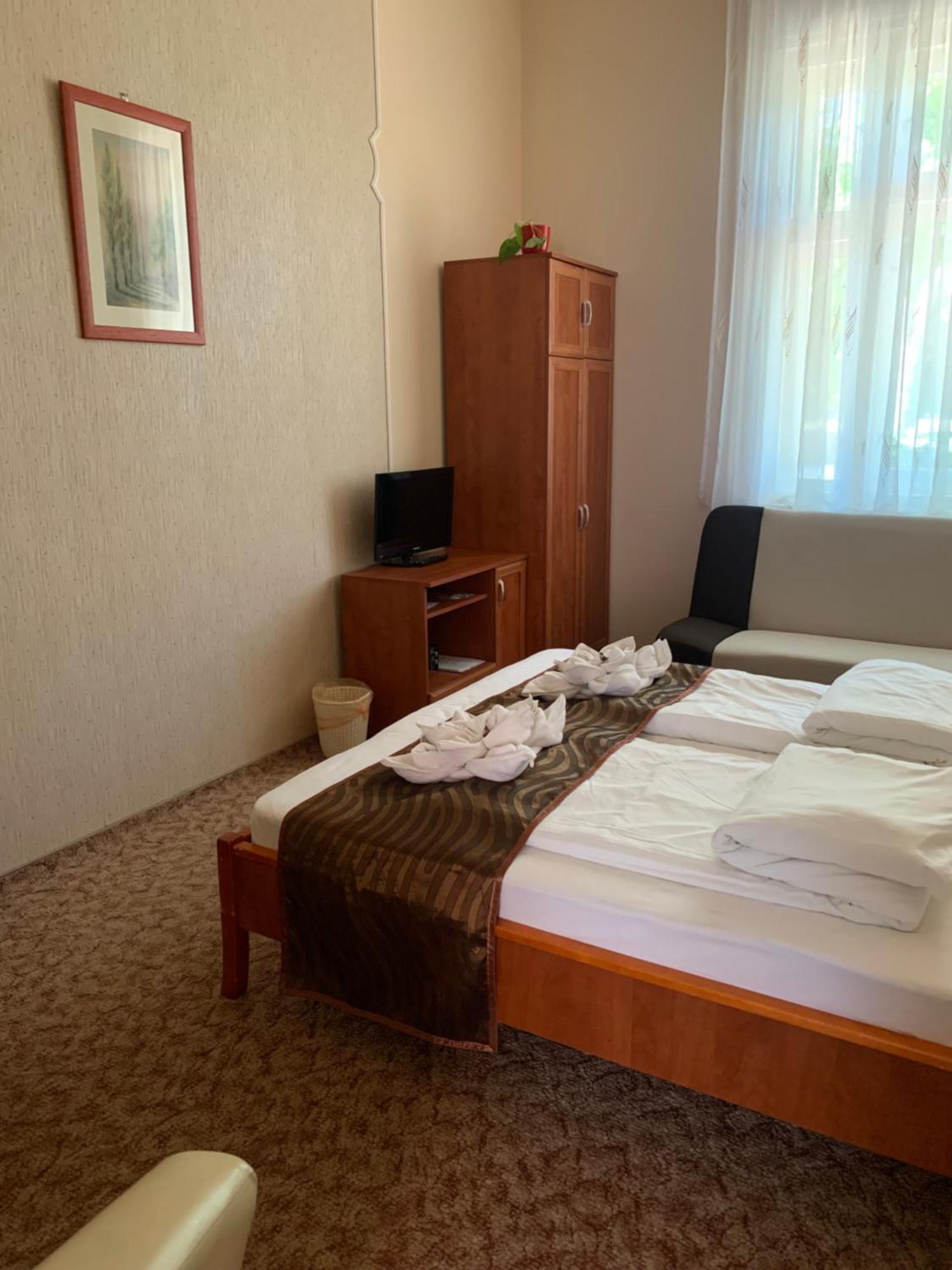 Szent Istvan Wellness Panzio Makó Exterior foto